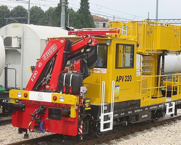 fassi-special-version-railway-crane-02-aspect-ratio-804-643