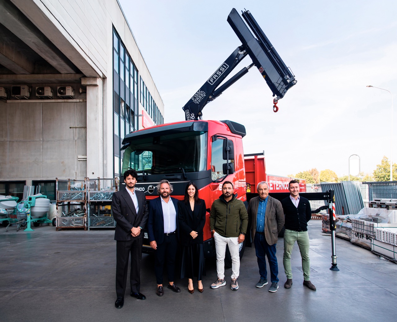 Eternoo potenzia la propria flotta  con 25 nuovi Volvo FMX equipaggiati con gru Fassi